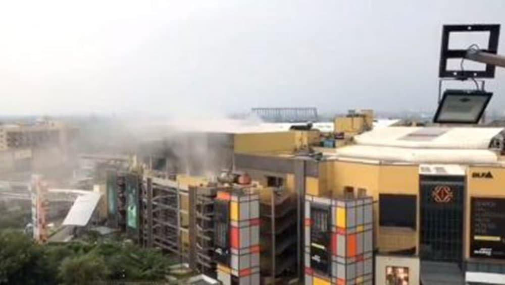 DLF Mall Roof Collapse: হুড়মুড়িয়ে ভেঙে পড়ছে নয়ডার ডিএলএফ মল?, সোশ্যাল মিডিয়ায় ভাইরাল সেই দৃশ্য DLF Mall Roof Collapse: হুড়মুড়িয়ে ভেঙে পড়ছে নয়ডার ডিএলএফ মল?, সোশ্যাল মিডিয়ায় ভাইরাল সেই দৃশ্য