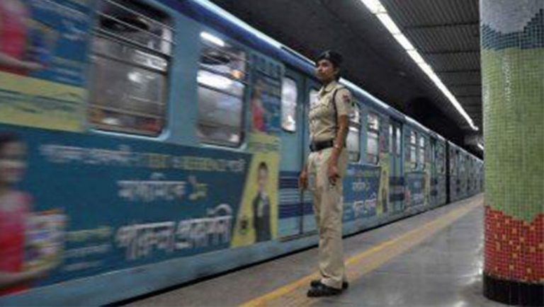 Kolkata Metro Suicide: কলকাতা মেট্রোয় ফের মরণঝাঁপ, এমজি রোড স্টেশনে আত্মহত্যার চেষ্টা ২ ব্যক্তির, ব্যাহত পরিষেবা