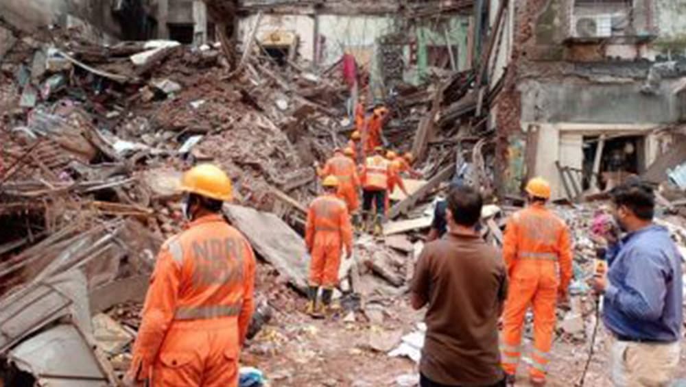 Mumbai Building Collapse Update: মুম্বইতে বহুতল ভেঙে পড়ার ঘটনায় মৃতের সংখ্যা বেড়ে ৬, জোরকদমে চলছে উদ্ধারকাজ Mumbai Building Collapse Update: মুম্বইতে বহুতল ভেঙে পড়ার ঘটনায় মৃতের সংখ্যা বেড়ে ৬, জোরকদমে চলছে উদ্ধারকাজ