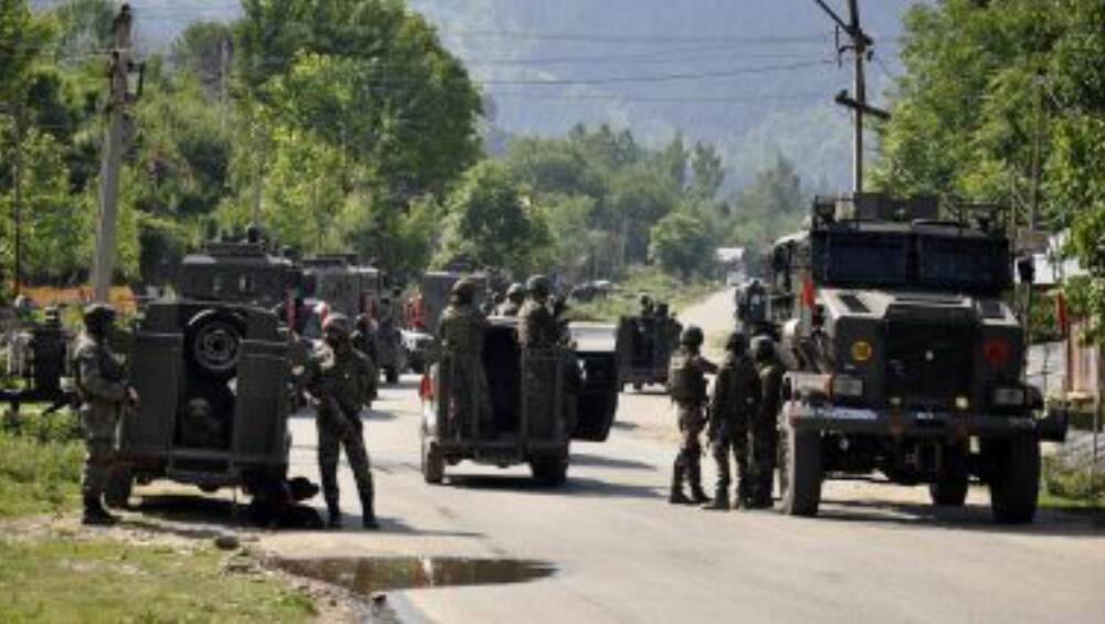 Jammu And Kashmir: স্বাধীনতা দিবসের আগের দিনই শ্রীনগরে জঙ্গি হামলায় শহিদ ২ পুলিশকর্মী, আহত ১ Jammu And Kashmir: স্বাধীনতা দিবসের আগের দিনই শ্রীনগরে জঙ্গি হামলায় শহিদ ২ পুলিশকর্মী, আহত ১
