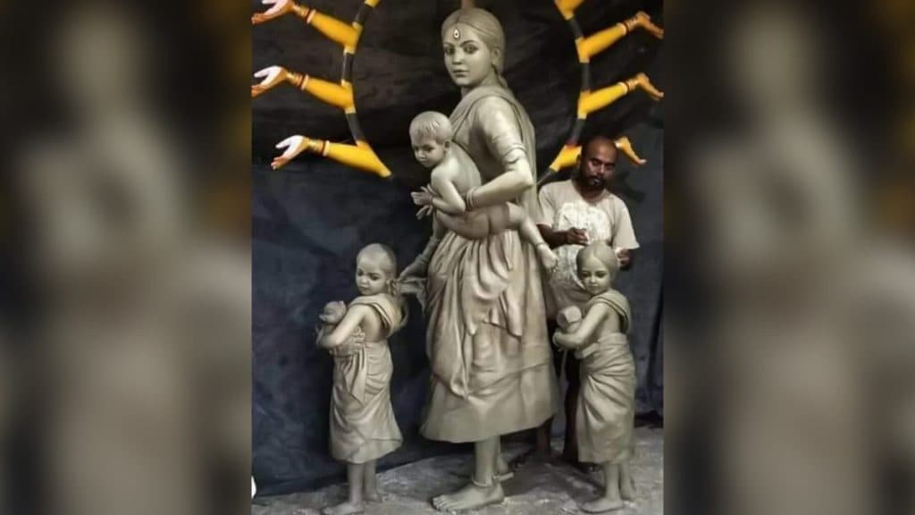 Durga Puja 2020: পরিযায়ী শ্রমিক মায়ের রূপে এবার দেবী দুর্গা, শিল্পী পল্লব ভৌমিকের ভাবনাকে কুর্নিশ জানাচ্ছেন নেটিজেনরা Durga Puja 2020: পরিযায়ী শ্রমিক মায়ের রূপে এবার দেবী দুর্গা, শিল্পী পল্লব ভৌমিকের ভাবনাকে কুর্নিশ জানাচ্ছেন নেটিজেনরা