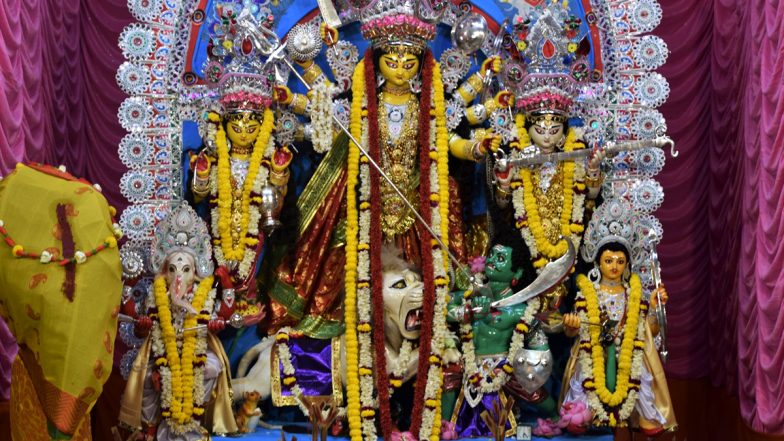 Durga Puja 2020 Maha Ashtami Puja: আজ মহাষ্টমী, মণ্ডপে মণ্ডপে চলছে পুজো, অঞ্জলি দেওয়া