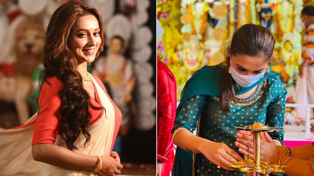 Dhunuchi Dance Video Of MP Mimi Chakraborty: আড্ডা-ধুনুচি নাচে আবাসনের বাসিন্দাদের সঙ্গে দুর্গাপুজোয় সাংসদ-অভিনেত্রী মিমি চক্রবর্তী Dhunuchi Dance Video Of MP Mimi Chakraborty: আড্ডা-ধুনুচি নাচে আবাসনের বাসিন্দাদের সঙ্গে দুর্গাপুজোয় সাংসদ-অভিনেত্রী মিমি চক্রবর্তী