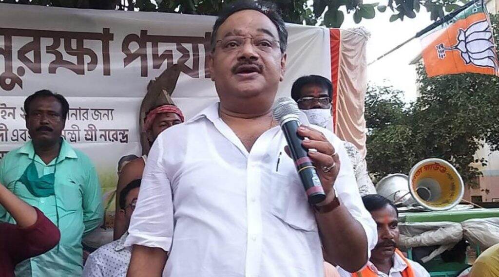 Attack on BJP Leader Shamik Bhattacharya's Car: ডায়মন্ড হারবারে দলীয় কর্মসূচিতে যোগ দেওয়ার পথে বিজেপি নেতা শমীক ভট্টাচার্যের গাড়িতে হামলা Attack on BJP Leader Shamik Bhattacharya's Car: ডায়মন্ড হারবারে দলীয় কর্মসূচিতে যোগ দেওয়ার পথে বিজেপি নেতা শমীক ভট্টাচার্যের গাড়িতে হামলা
