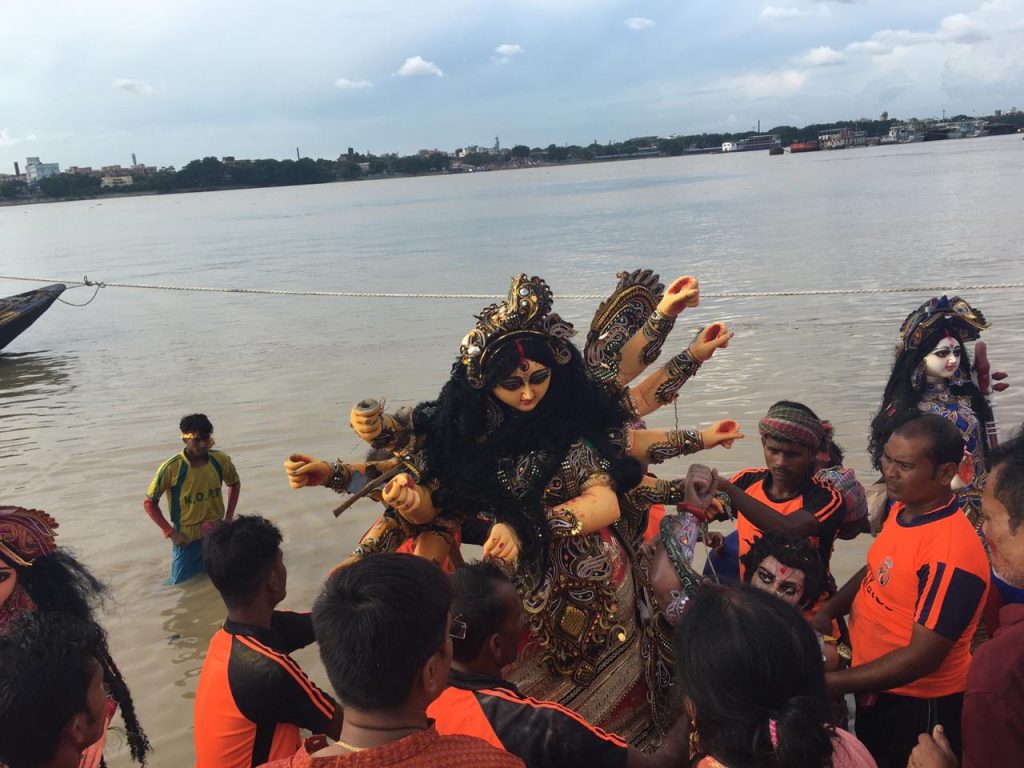 Durga Puja 2020 Security Arrangement for Idol Immersion: আজ বিজয়া দশমী, বিসর্জনে শহরজুড়ে নির্দিষ্ট ২৪ টি ঘাটে থাকছে কড়া নিরাপত্তা; দায়িত্বে থাকছেন ৩ হাজার পুলিশ কর্মী