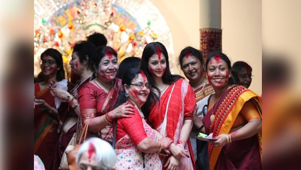Durga Puja 2020: করোনার ঘায়ে মল্লিক বাড়ির পুজো এবার ব্যক্তিগত, জানালেন কোয়েল Durga Puja 2020: করোনার ঘায়ে মল্লিক বাড়ির পুজো এবার ব্যক্তিগত, জানালেন কোয়েল