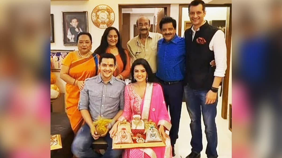 Aditya Narayan, Shweta Agarwal’s wedding: আদিত্য নারায়ণ ও শ্বেতা আগরওয়ালের বিয়ের উৎসব শুরু, দেখুন তাঁদের রোকা অনুষ্ঠানের ছবি Aditya Narayan, Shweta Agarwal’s wedding: আদিত্য নারায়ণ ও শ্বেতা আগরওয়ালের বিয়ের উৎসব শুরু, দেখুন তাঁদের রোকা অনুষ্ঠানের ছবি
