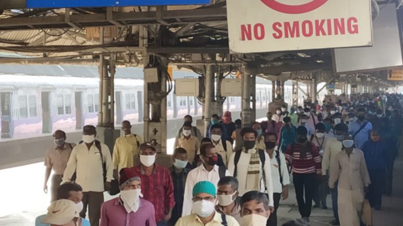 Coronavirus Cases In West Bengal: ভিড়ের চাপে প্রথম দিনেই সোশ্যাল ডিসট্যান্সিং ব্রাত্য, বাড়ছে ট্রেন, সংক্রমণও বাড়ার আশঙ্কা