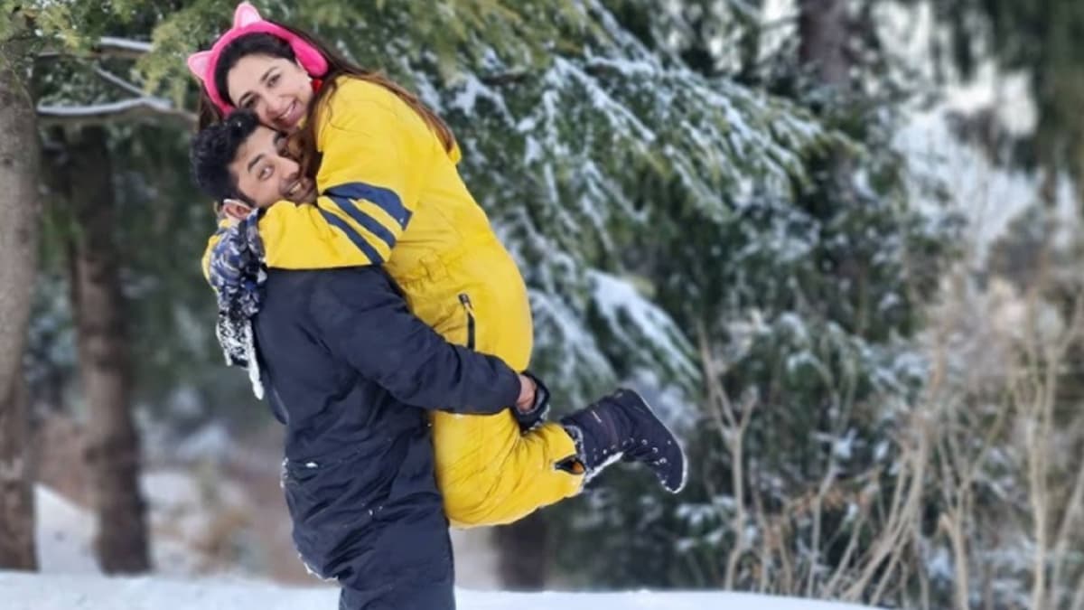 Ankush-Oindrila At Himachal Pradesh: পাহাড়ের তীব্র ঠান্ডায় ভালবাসার আলিঙ্গনে উষ্ণতা ছড়াচ্ছেন অঙ্কুশ-হাজরা Ankush-Oindrila At Himachal Pradesh: পাহাড়ের তীব্র ঠান্ডায় ভালবাসার আলিঙ্গনে উষ্ণতা ছড়াচ্ছেন অঙ্কুশ-হাজরা