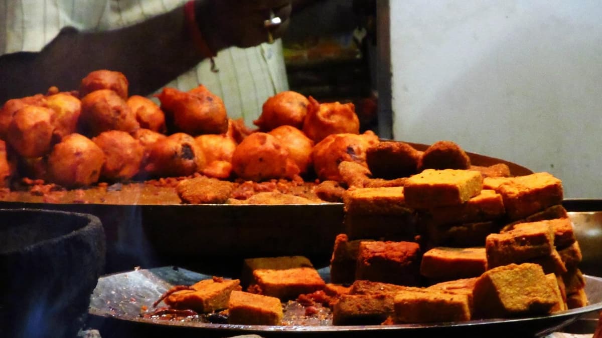 Kolkata: এবার তেলেভাজার দোকান করবে সরকার, মিলবে চপ, পেঁয়াজি, বেগুনি Kolkata: এবার তেলেভাজার দোকান করবে সরকার, মিলবে চপ, পেঁয়াজি, বেগুনি