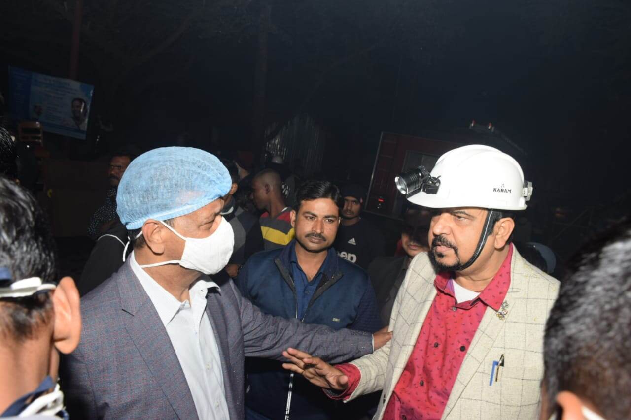 Fire at EM Bypass Slum Area: বিধ্বংসী আগুনে পুড়ে ছাই ইএম বাইপাসে পূর্বাশা আবাসনের পাশের ঝুপড়ি; ব্যাহত যান চলাচল, হতাহতের খবর নেই Fire at EM Bypass Slum Area: বিধ্বংসী আগুনে পুড়ে ছাই ইএম বাইপাসে পূর্বাশা আবাসনের পাশের ঝুপড়ি; ব্যাহত যান চলাচল, হতাহতের খবর নেই