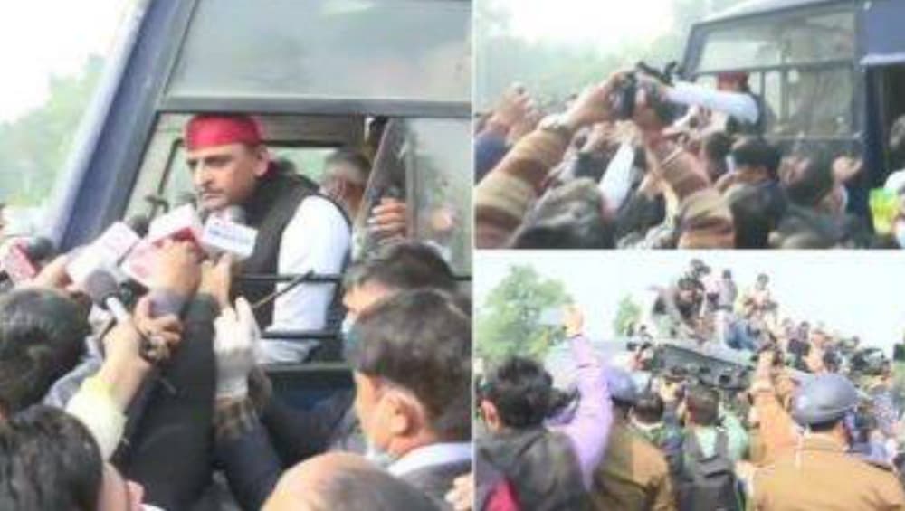 Akhilesh Yadav: এবার কৃষকদের সমর্থনে ধরনায় বসে আটক সমাজবাদী পার্টি প্রধান অখিলেশ যাদব Akhilesh Yadav: এবার কৃষকদের সমর্থনে ধরনায় বসে আটক সমাজবাদী পার্টি প্রধান অখিলেশ যাদব