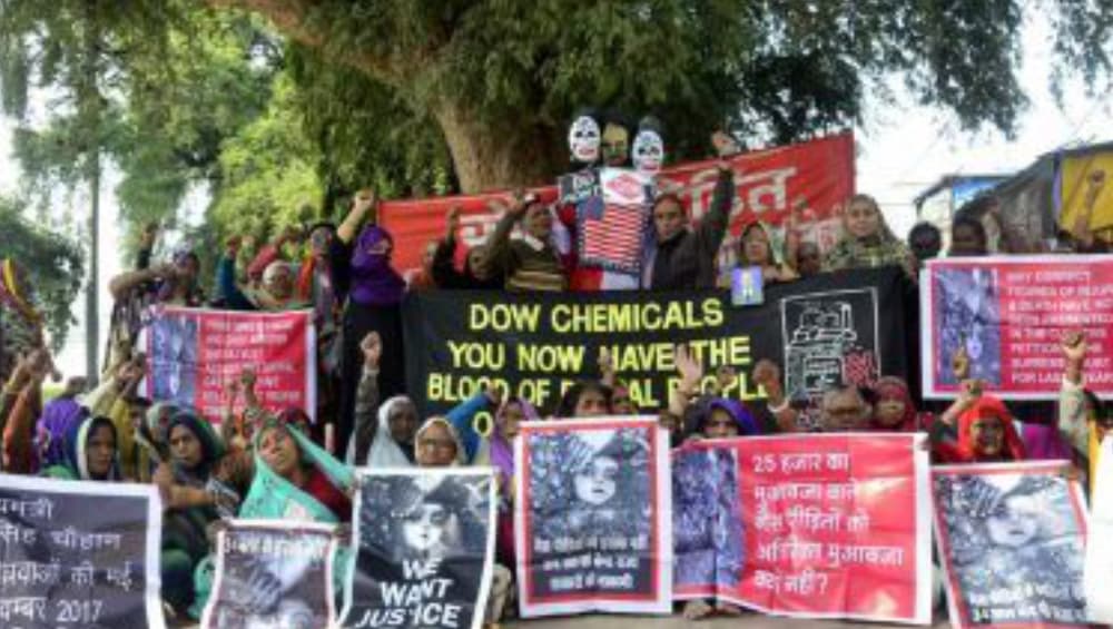 Bhopal Gas Tragedy: ভোপাল গ্যাস দুর্ঘটনা বিশ্ব ইতিহাসের অভিশাপ, বিষ বাতাসে নিভে যায় ১৫ হাজার প্রাণ Bhopal Gas Tragedy: ভোপাল গ্যাস দুর্ঘটনা বিশ্ব ইতিহাসের অভিশাপ, বিষ বাতাসে নিভে যায় ১৫ হাজার প্রাণ