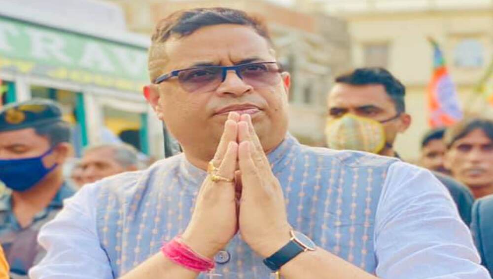 Soumitra Khan: ‘বাইরে দেখতে গিয়ে নিজের ঘরের লক্ষ্মী সিঁদ কেটে চুরি হয়ে গেছে’, সুজাতাকে বিচ্ছেদের নোটিস পাঠালেন সৌমিত্র খাঁ Soumitra Khan: ‘বাইরে দেখতে গিয়ে নিজের ঘরের লক্ষ্মী সিঁদ কেটে চুরি হয়ে গেছে’, সুজাতাকে বিচ্ছেদের নোটিস পাঠালেন সৌমিত্র খাঁ
