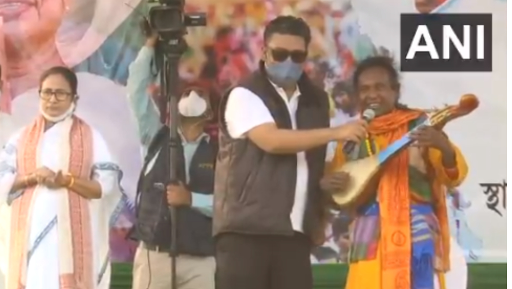 Basudeb Das Baul Performed Mamata’s Rally: শাহকে আপ্যায়ণের পর মমতার জনসভায় গাইলেন বাসুদেব দাস বাউল, দেখুন ভিডিও