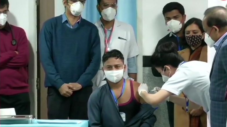 COVID-19 Vaccination: প্রথম দিনেই ১,৬৫,৭১৪ জনকে ভ্যাকসিন দেওয়া হয়েছে, জানাল স্বাস্থ্য মন্ত্রক