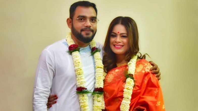 Iman Chakraborty Got Married: আইনত বিবাহিত গায়িকা ইমন চক্রবর্তী, স্বামী নীলাঞ্জন ঘোষের সঙ্গে ছবি শেয়ার করে লিখলেন 'জাস্ট ম্যারেড'