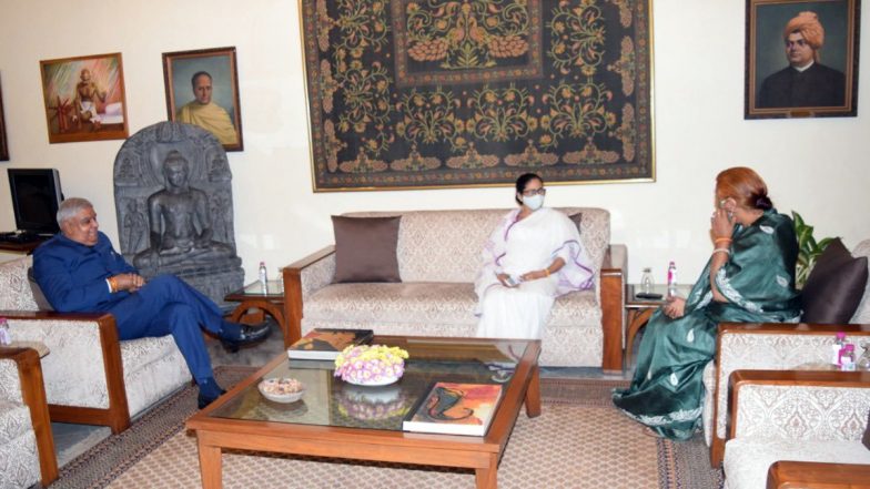 Kolkata: রাজ্যপাল জগদীপ ধনখরের সঙ্গে সাক্ষাৎ করতে রাজভবনে মুখ্যমন্ত্রী মমতা বন্দ্যোপাধ্যায়