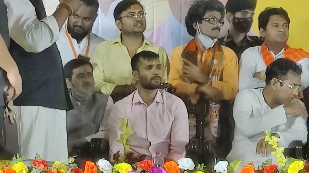 Ashok Dinda Joins BJP: বিজেপিতে যোগ দিলেন প্রাক্তন ক্রিকেটার অশোক দিন্দা Ashok Dinda Joins BJP: বিজেপিতে যোগ দিলেন প্রাক্তন ক্রিকেটার অশোক দিন্দা