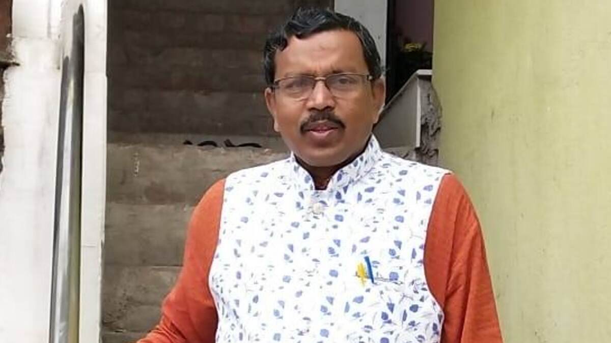 Dipak Haldar Joins BJP: বিজেপিতে যোগ দিলেন তৃণমূলের প্রাক্তন বিধায়ক দীপক হালদার Dipak Haldar Joins BJP: বিজেপিতে যোগ দিলেন তৃণমূলের প্রাক্তন বিধায়ক দীপক হালদার