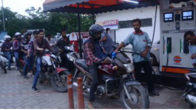 Petrol Diesel Price Hike: ফের বাড়ল পেট্রোপণ্যের মূল্য, শুক্রবার কলকাতায় ১ লিটার পেট্রোল  বিকোচ্ছে ৯১ টাকা ৪১ পয়সায়