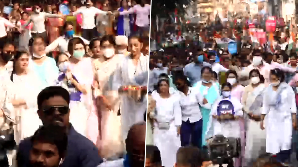 Mamata Banerjee: লক্ষ্য মহিলা ভোটারদের আস্থা অর্জন, 'জয় বাংলা' প্ল্যাকার্ড নিয়ে আন্তর্জাতিক নারী দিবসে মিছিলে মমতা