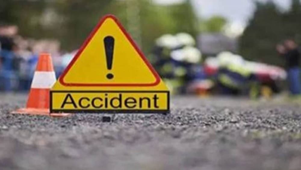 Road Accident: ইলেকট্রিক পোস্টে ধাক্কা মেরে খালে পিকআপ ভ্যান, মৃত ৮ শ্রমিক Road Accident: ইলেকট্রিক পোস্টে ধাক্কা মেরে খালে পিকআপ ভ্যান, মৃত ৮ শ্রমিক