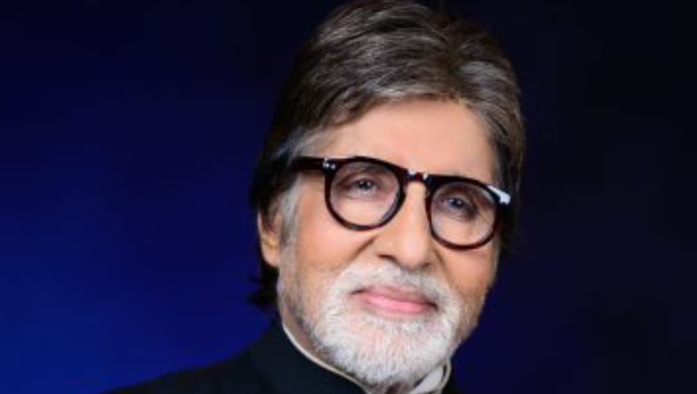 Amitabh Bachchan On Second Eye Surgery: জীবন বদলে দেওয়া অভিজ্ঞতা, টুইটারে কী বললেন বিগ-বি? Amitabh Bachchan On Second Eye Surgery: জীবন বদলে দেওয়া অভিজ্ঞতা, টুইটারে কী বললেন বিগ-বি?