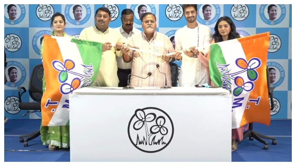 Sheikh Rizwan Rabbani Joins TMC: তৃণমূলে যোগ দিলেন টলিউডের জনপ্রিয় মুখ শেখ রিজওয়ান রব্বানি Sheikh Rizwan Rabbani Joins TMC: তৃণমূলে যোগ দিলেন টলিউডের জনপ্রিয় মুখ শেখ রিজওয়ান রব্বানি
