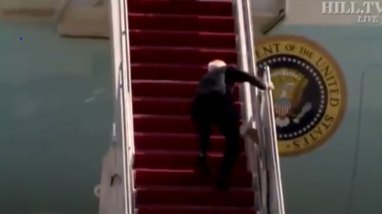US President Joe Biden Falls Up Stairs: বিমানে ওঠার সময় সিঁড়িতে পড়ে গেলেন মার্কিন প্রেসিডেন্ট জো বিডেন