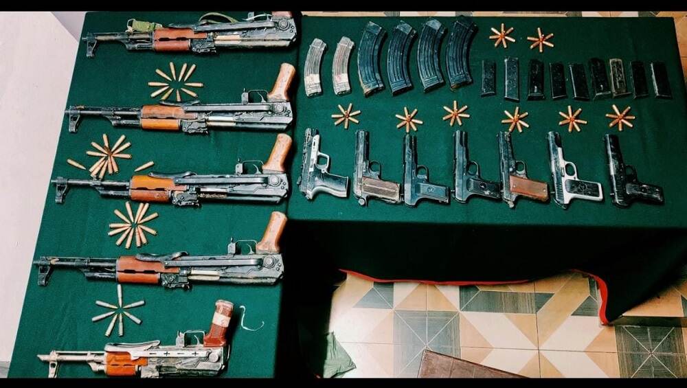 Huge cache of arms seized In J&K : বড় সাফল্য বাহিনীর, কুপওয়ারা থেকে উদ্ধার বিপুল অস্ত্র, বিস্ফোরক Huge cache of arms seized In J&K : বড় সাফল্য বাহিনীর, কুপওয়ারা থেকে উদ্ধার বিপুল অস্ত্র, বিস্ফোরক
