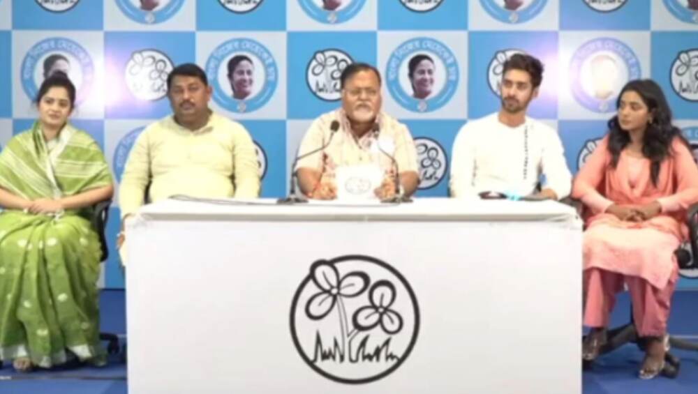 WB Assembly Elections 2021: ২ অভিনেত্রী-সহ তৃণমূলে যোগ দিলেন টেলি অভিনেতা রিজওয়ান রব্বানি শেখ WB Assembly Elections 2021: ২ অভিনেত্রী-সহ তৃণমূলে যোগ দিলেন টেলি অভিনেতা রিজওয়ান রব্বানি শেখ