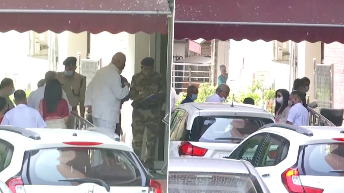 TMC to Election Commission: কমিশনের কাছে কেন্দ্রীয় বাহিনীর পাশাপাশি রাজ্য পুলিশের আবেদন তৃণমূলের TMC to Election Commission: কমিশনের কাছে কেন্দ্রীয় বাহিনীর পাশাপাশি রাজ্য পুলিশের আবেদন তৃণমূলের