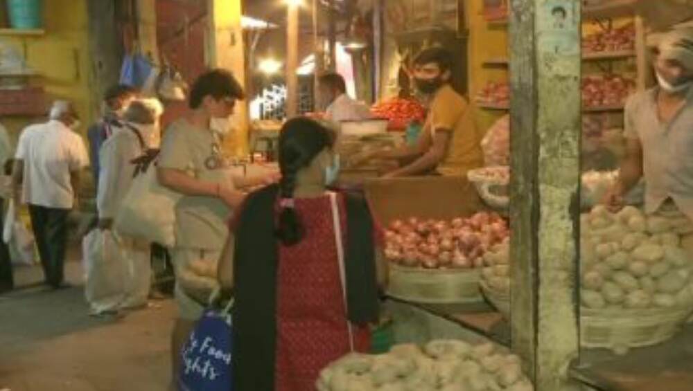 Nashik: করোনাকালে ৫ টাকার কুপন কেটে বাজার করুন, ঘণ্টা কাটালেই জরিমানা বেড়ে ৫০০ Nashik: করোনাকালে ৫ টাকার কুপন কেটে বাজার করুন, ঘণ্টা কাটালেই জরিমানা বেড়ে ৫০০