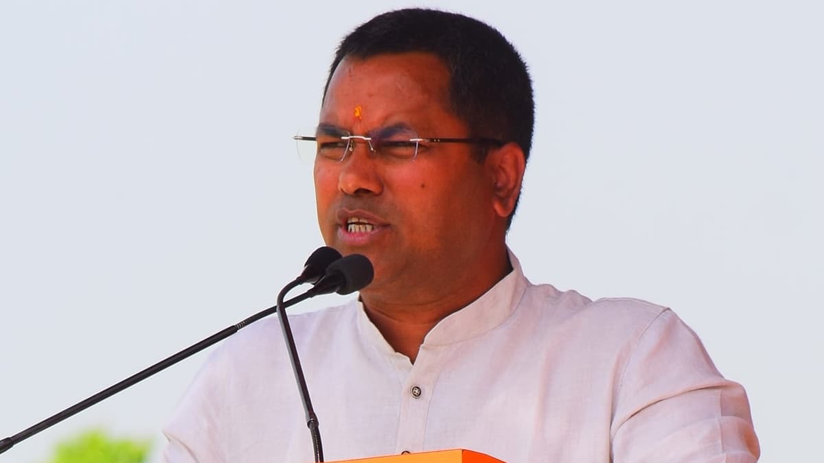 Assam Assembly Election 2021: 'পোলিং অফিসারেরা সাহায্য চেয়েছিলেন', গাড়িতে ইভিএম রাখার বিতর্কে মুখ খুললেন বিজেপি বিধায়ক কৃষ্ণেন্দু পাল Assam Assembly Election 2021: 'পোলিং অফিসারেরা সাহায্য চেয়েছিলেন', গাড়িতে ইভিএম রাখার বিতর্কে মুখ খুললেন বিজেপি বিধায়ক কৃষ্ণেন্দু পাল