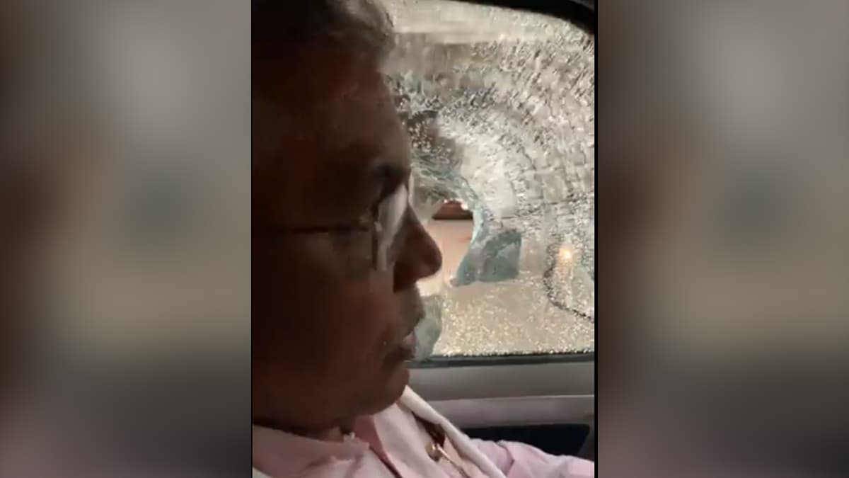 Dilip Ghosh's Convoy Attacked: শীতলকুচিতে দিলীপ ঘোষের ওপর হামলার ঘটনায় গ্রেপ্তার ১৬ Dilip Ghosh's Convoy Attacked: শীতলকুচিতে দিলীপ ঘোষের ওপর হামলার ঘটনায় গ্রেপ্তার ১৬