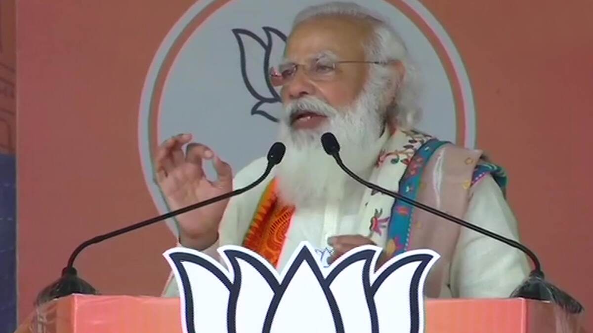 Narendra Modi at Krishnanagar: 'নিজের দলের পোলিং এজেন্টদেরও গালাগালি দিচ্ছেন দিদি', মমতাকে নিশানা মোদির Narendra Modi at Krishnanagar: 'নিজের দলের পোলিং এজেন্টদেরও গালাগালি দিচ্ছেন দিদি', মমতাকে নিশানা মোদির