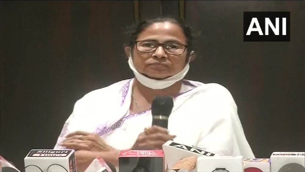 Mamata Banerjee On COVID 19 : কোভিড থেকে মানুষকে রক্ষা করতে গুরুত্বপূর্ণ পদক্ষেপ রাজ্যের, আশ্বাস মুখ্যমন্ত্রীর Mamata Banerjee On COVID 19 : কোভিড থেকে মানুষকে রক্ষা করতে গুরুত্বপূর্ণ পদক্ষেপ রাজ্যের, আশ্বাস মুখ্যমন্ত্রীর