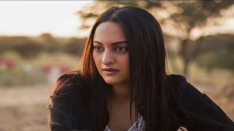 Sonakshi Sinha: মহামারীর সঙ্গে একযোগে লড়াই, একে অপরের পাশে থাকার আর্জি সোনাক্ষীর