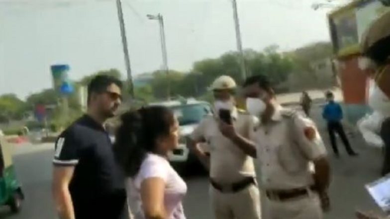 Delhi couple abuses cops : চুমু খাবেন, মাস্ক পরবেন না, পুলিশকে আক্রমণ দম্পতির, ভাইরাল ভিডিয়ো