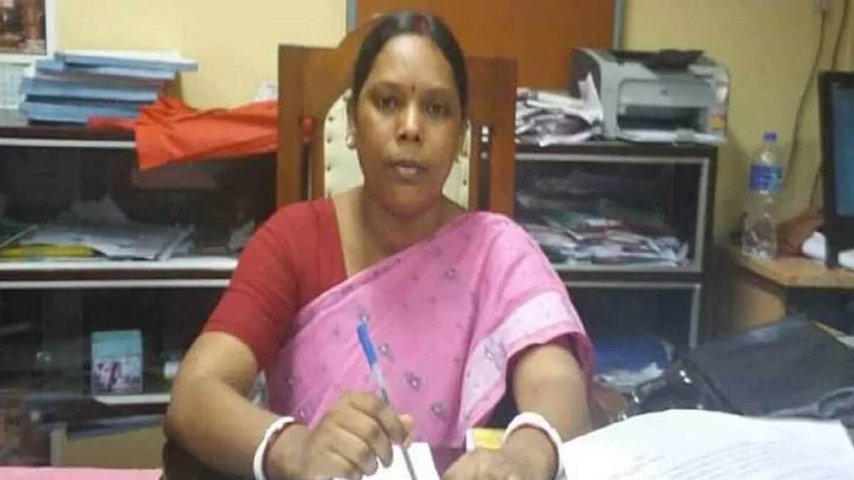 Sarala Murmu: তৃণমূলে ফিরতে চেয়ে আর্জি দলত্যাগী সরলা মুর্মুরও Sarala Murmu: তৃণমূলে ফিরতে চেয়ে আর্জি দলত্যাগী সরলা মুর্মুরও