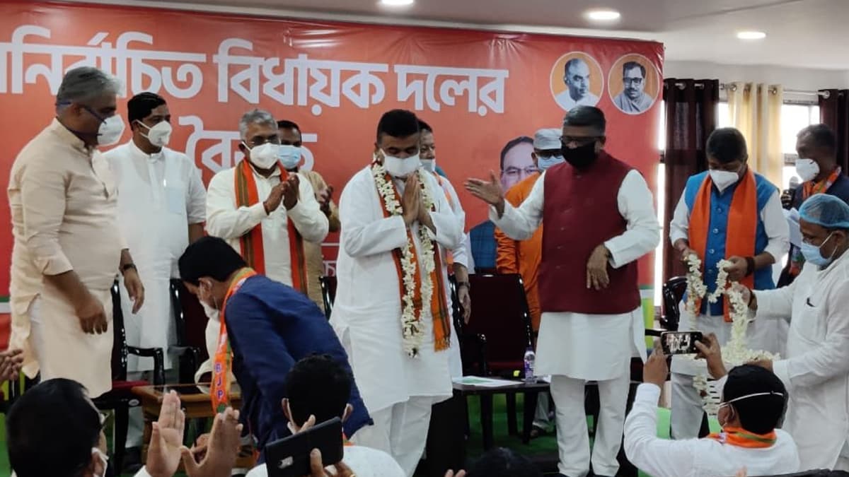 Suvendu Adhikari: বিরোধী দলনেতা বিজেপির শুভেন্দু অধিকারী, নাম ঘোষণা মুকুল রায়ের Suvendu Adhikari: বিরোধী দলনেতা বিজেপির শুভেন্দু অধিকারী, নাম ঘোষণা মুকুল রায়ের