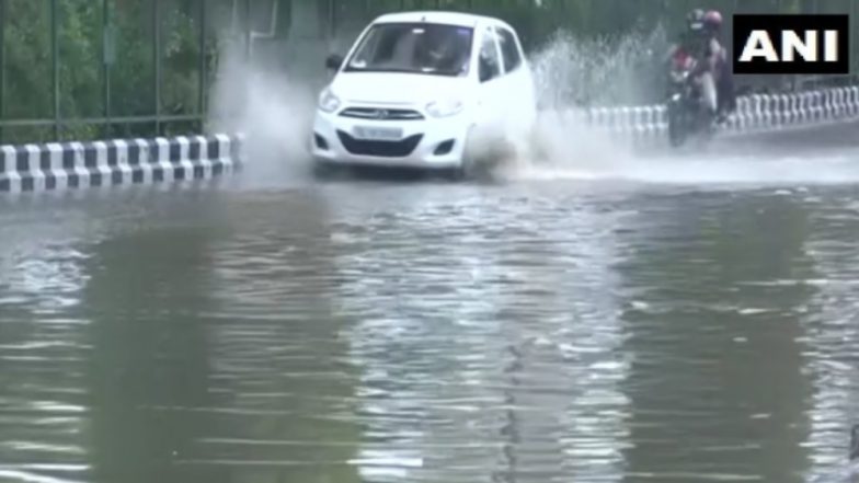 Delhi Rain: জলমগ্ন রাজধানীতে চলছে যান, দেখুন ছবি ও ভিডিও