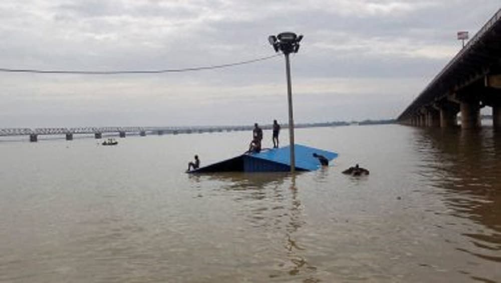 Dead Bodies In Ganga: গঙ্গায় ভাসছে লাশ, পচন ধরা ৫২টি মৃতদেহ দেখে আতঙ্ক উত্তরপ্রদেশে Dead Bodies In Ganga: গঙ্গায় ভাসছে লাশ, পচন ধরা ৫২টি মৃতদেহ দেখে আতঙ্ক উত্তরপ্রদেশে