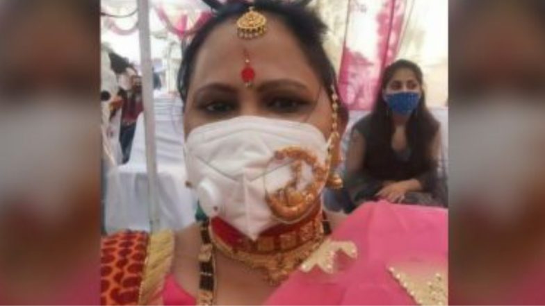 Jewellery Jugaad: শিয়রে করোনা, মাস্কের উপরেই নথ পরে ভাইরাল মহিলা