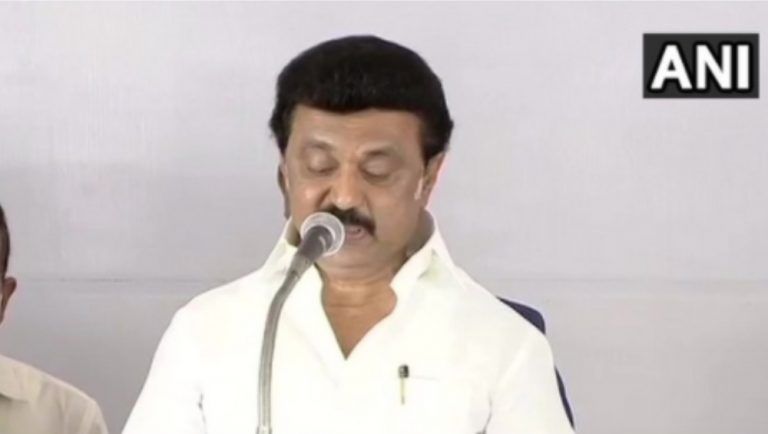 MK Stalin takes oath: তামিলনাড়ুর মুখ্যমন্ত্রী পদে শপথ নিলেন এমকে স্ট্যালিন