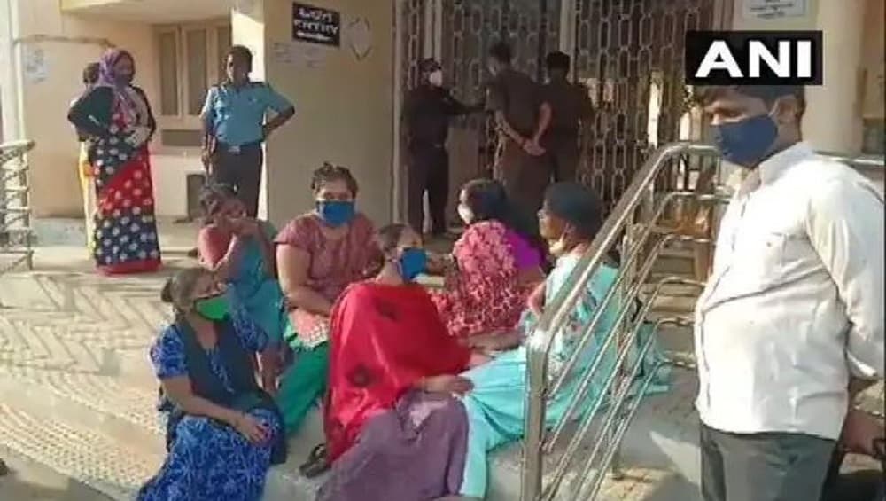 COVID 19: ভয়াবহ! অক্সিজেনের অভাবে কর্ণাটকের হাসপাতালে মৃত্যু ২৪ জনের COVID 19: ভয়াবহ! অক্সিজেনের অভাবে কর্ণাটকের হাসপাতালে মৃত্যু ২৪ জনের