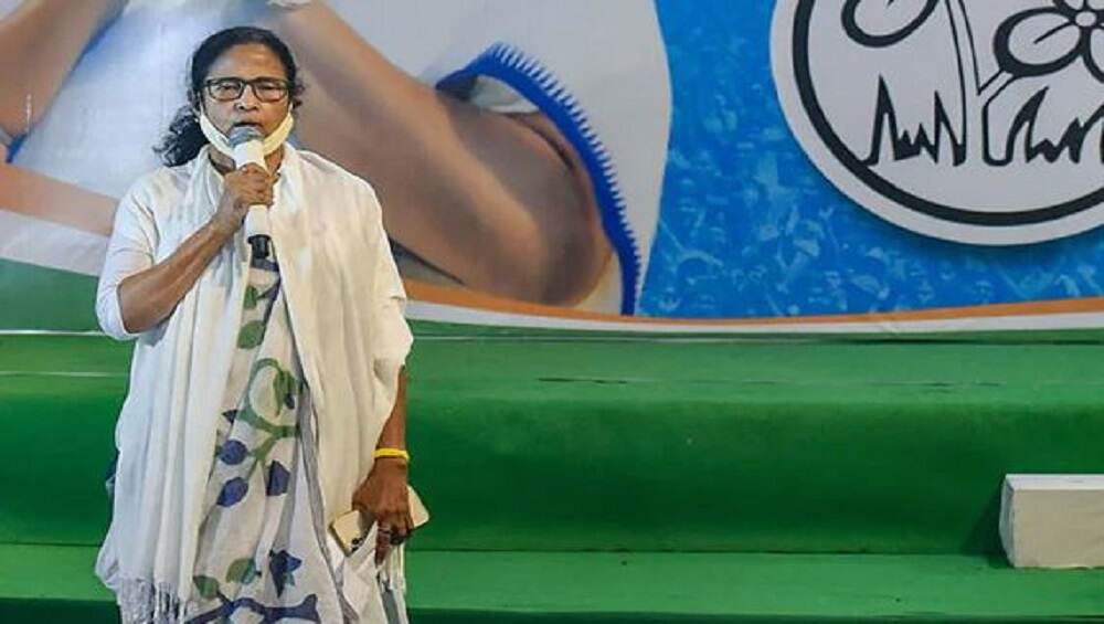 Mamata Banerjee: কোভিড সংক্রমণে রাশ টানতে বৃহস্পতিবার থেকে বন্ধ লোকাল ট্রেন, ঘোষণা মুখ্যমন্ত্রীর Mamata Banerjee: কোভিড সংক্রমণে রাশ টানতে বৃহস্পতিবার থেকে বন্ধ লোকাল ট্রেন, ঘোষণা মুখ্যমন্ত্রীর