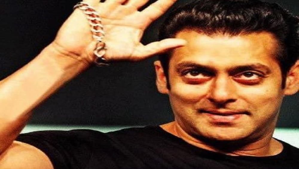 Salman Khan: করোনায় বাবাকে হারিয়ে অসহায় পড়ুয়ার পড়াশোনার দায়িত্ব নিলেন সলমন Salman Khan: করোনায় বাবাকে হারিয়ে অসহায় পড়ুয়ার পড়াশোনার দায়িত্ব নিলেন সলমন