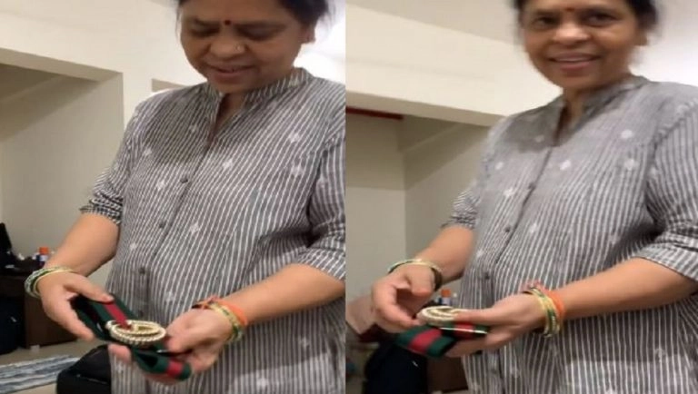 Viral Video: ব্র্যান্ডেড বেল্ট ৩৫ হাজারের, মেয়ের কথা শুনে কী করলেন মা, ভাইরাল ভিডিয়ো